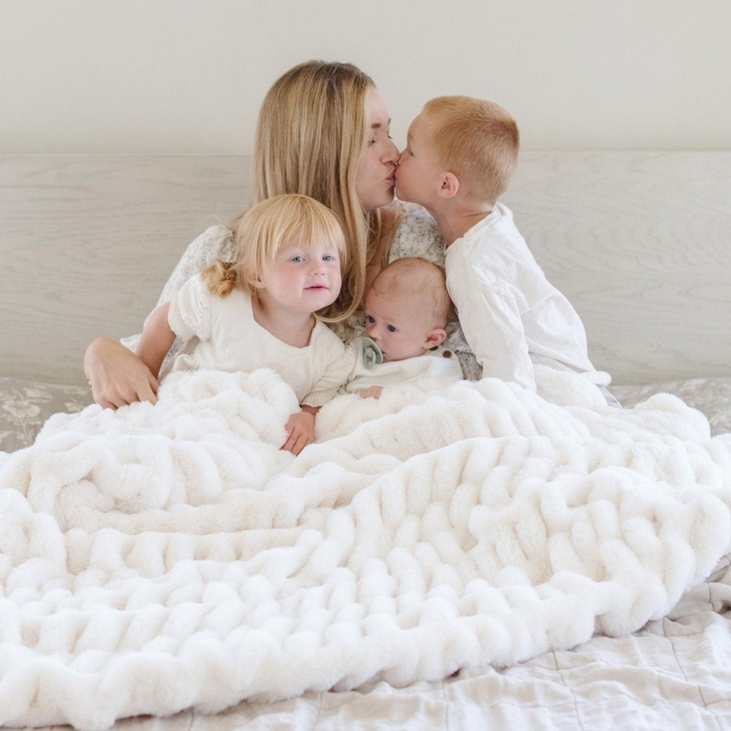 SereneWeave™ Faux-Fur Throw & Blanket