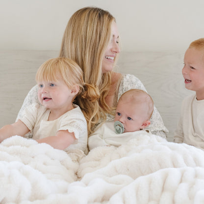 SereneWeave™ Faux-Fur Throw & Blanket